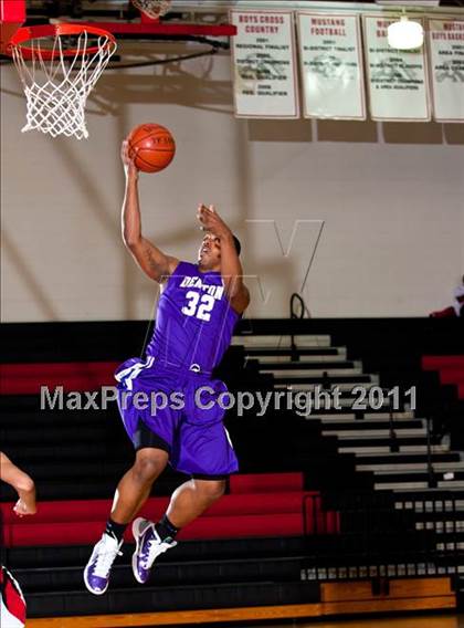 Thumbnail 3 in Horn [Dr. John] vs Denton (CFB Invitational) photogallery.