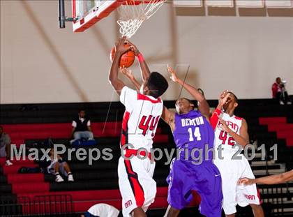 Thumbnail 3 in Horn [Dr. John] vs Denton (CFB Invitational) photogallery.