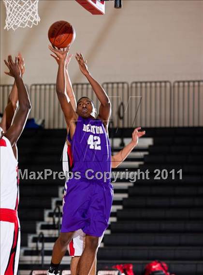 Thumbnail 3 in Horn [Dr. John] vs Denton (CFB Invitational) photogallery.