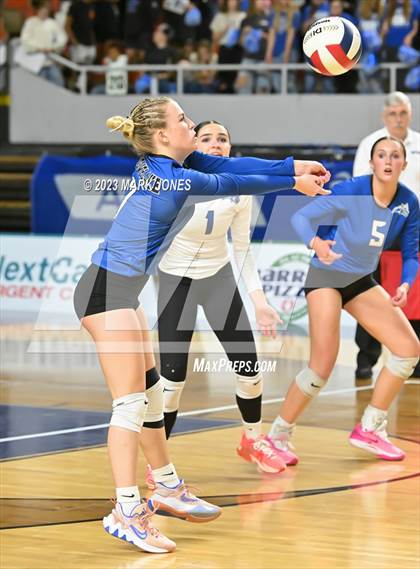 Thumbnail 2 in Valley Christian vs. Snowflake (AIA 3A Final) photogallery.