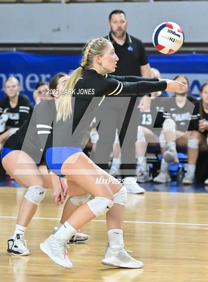 Thumbnail 2 in Valley Christian vs. Snowflake (AIA 3A Final) photogallery.