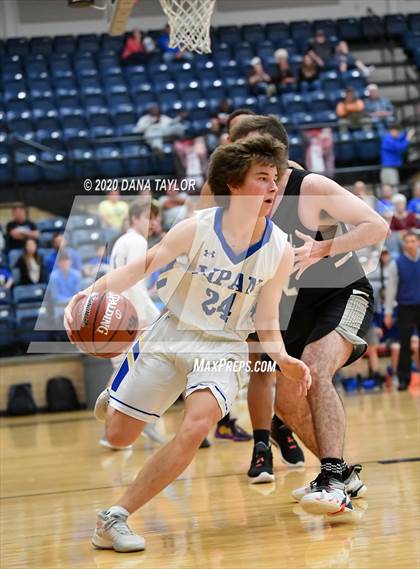 Thumbnail 3 in Graford vs. Lipan (UIL 1A Regional Semifinal) photogallery.