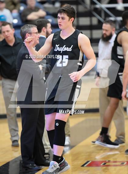 Thumbnail 2 in Graford vs. Lipan (UIL 1A Regional Semifinal) photogallery.