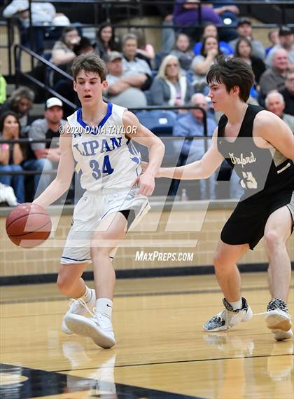 Thumbnail 3 in Graford vs. Lipan (UIL 1A Regional Semifinal) photogallery.
