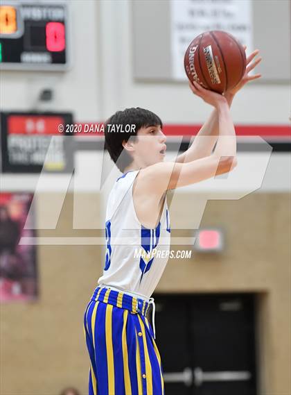 Thumbnail 2 in Graford vs. Lipan (UIL 1A Regional Semifinal) photogallery.