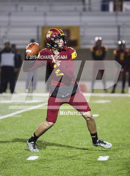 Thumbnail 1 in Selma vs. Highland (CIF SoCal Regional D4-AA Final) photogallery.
