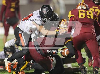 Thumbnail 3 in Selma vs. Highland (CIF SoCal Regional D4-AA Final) photogallery.