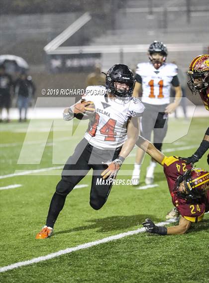 Thumbnail 3 in Selma vs. Highland (CIF SoCal Regional D4-AA Final) photogallery.