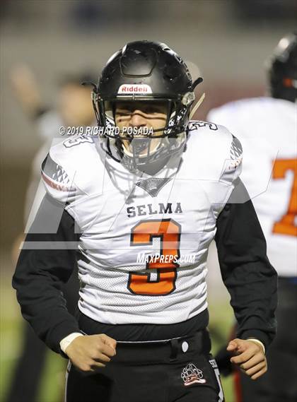 Thumbnail 3 in Selma vs. Highland (CIF SoCal Regional D4-AA Final) photogallery.