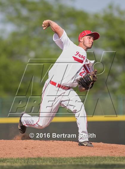Thumbnail 1 in Williamsville East vs. Iroquois (Section 6 Class A Final) photogallery.