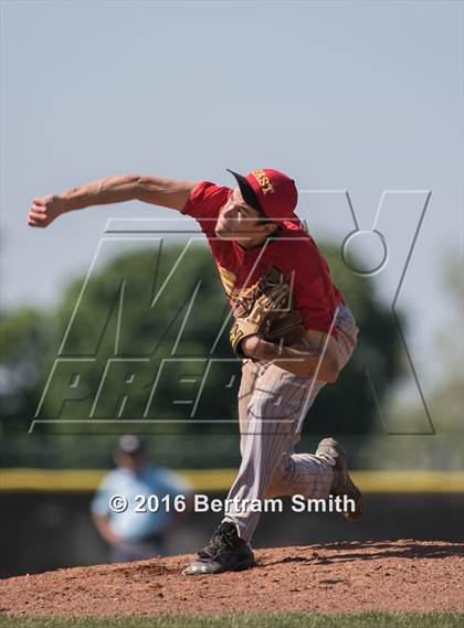 Thumbnail 1 in Williamsville East vs. Iroquois (Section 6 Class A Final) photogallery.