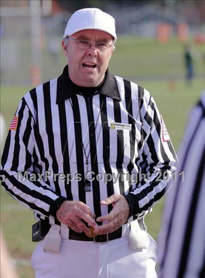 Thumbnail 2 in Dover vs Spaulding (NHIAA D2 Semifinal) photogallery.