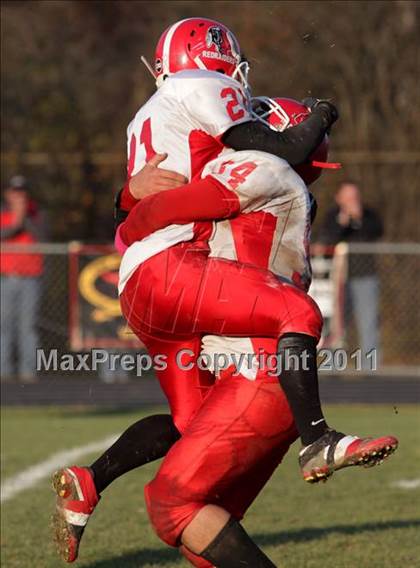 Thumbnail 2 in Dover vs Spaulding (NHIAA D2 Semifinal) photogallery.