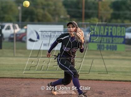 Thumbnail 2 in Franklin County vs Lawrence County (TSSAA District 8-AAA Playoff) photogallery.