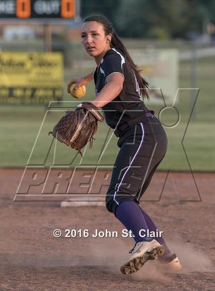 Thumbnail 2 in Franklin County vs Lawrence County (TSSAA District 8-AAA Playoff) photogallery.