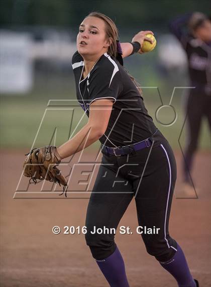 Thumbnail 2 in Franklin County vs Lawrence County (TSSAA District 8-AAA Playoff) photogallery.