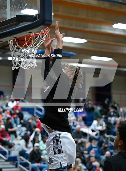 Thumbnail 1 in Garfield vs. Timberline (Regional 3A Playoffs) photogallery.