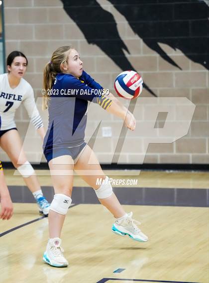 Thumbnail 3 in Rifle va Arapahoe (Dakota Ridge Varsity Tournament) photogallery.