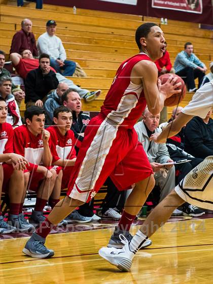 Thumbnail 3 in Mater Dei vs. Neumann-Goretti (Spalding Hoophall Classic) photogallery.