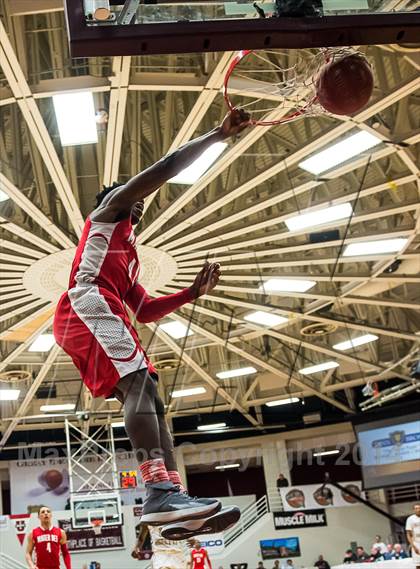 Thumbnail 2 in Mater Dei vs. Neumann-Goretti (Spalding Hoophall Classic) photogallery.
