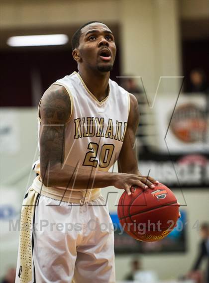 Thumbnail 1 in Mater Dei vs. Neumann-Goretti (Spalding Hoophall Classic) photogallery.