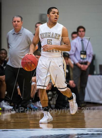 Thumbnail 1 in Mater Dei vs. Neumann-Goretti (Spalding Hoophall Classic) photogallery.