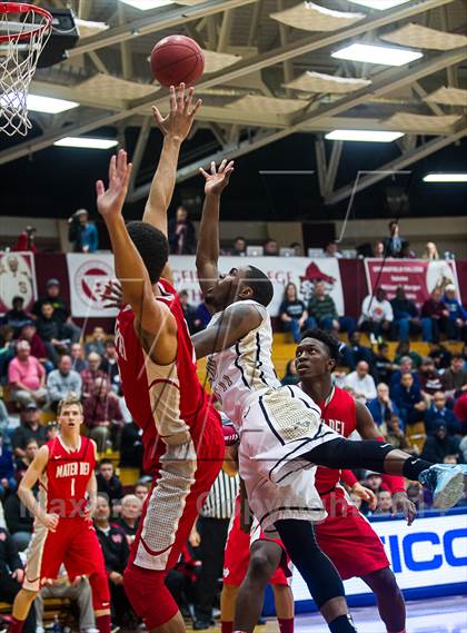 Thumbnail 2 in Mater Dei vs. Neumann-Goretti (Spalding Hoophall Classic) photogallery.