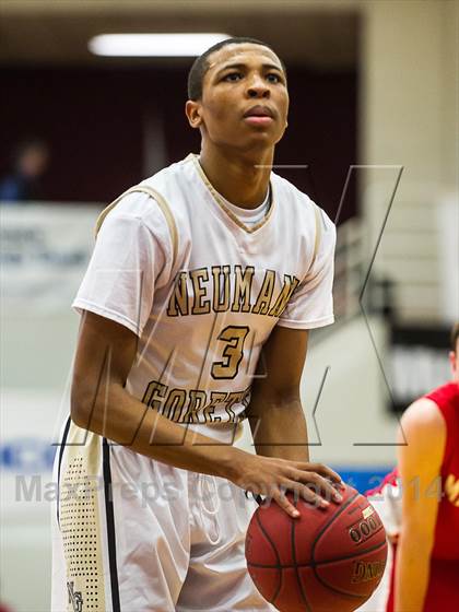 Thumbnail 2 in Mater Dei vs. Neumann-Goretti (Spalding Hoophall Classic) photogallery.