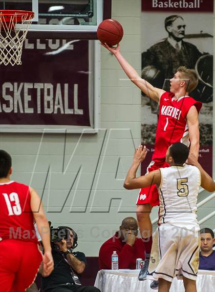 Thumbnail 3 in Mater Dei vs. Neumann-Goretti (Spalding Hoophall Classic) photogallery.