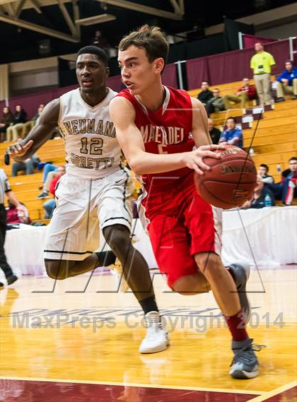 Thumbnail 1 in Mater Dei vs. Neumann-Goretti (Spalding Hoophall Classic) photogallery.