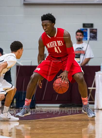 Thumbnail 3 in Mater Dei vs. Neumann-Goretti (Spalding Hoophall Classic) photogallery.