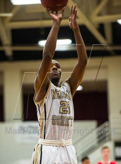 Thumbnail 2 in Mater Dei vs. Neumann-Goretti (Spalding Hoophall Classic) photogallery.