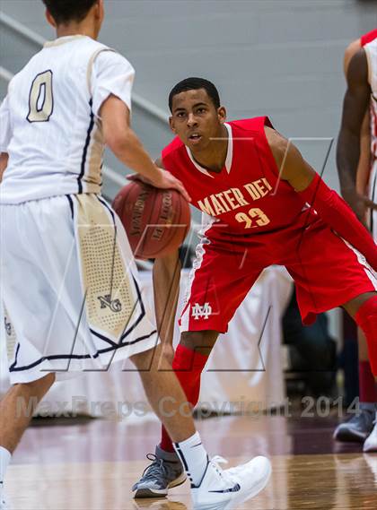 Thumbnail 2 in Mater Dei vs. Neumann-Goretti (Spalding Hoophall Classic) photogallery.