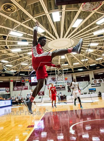 Thumbnail 3 in Mater Dei vs. Neumann-Goretti (Spalding Hoophall Classic) photogallery.