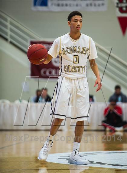 Thumbnail 1 in Mater Dei vs. Neumann-Goretti (Spalding Hoophall Classic) photogallery.