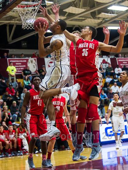Thumbnail 1 in Mater Dei vs. Neumann-Goretti (Spalding Hoophall Classic) photogallery.
