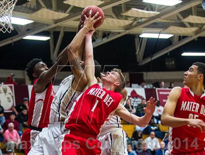 Thumbnail 1 in Mater Dei vs. Neumann-Goretti (Spalding Hoophall Classic) photogallery.