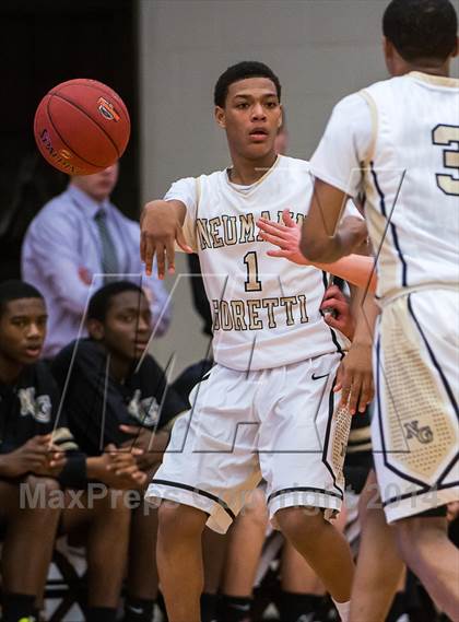 Thumbnail 1 in Mater Dei vs. Neumann-Goretti (Spalding Hoophall Classic) photogallery.