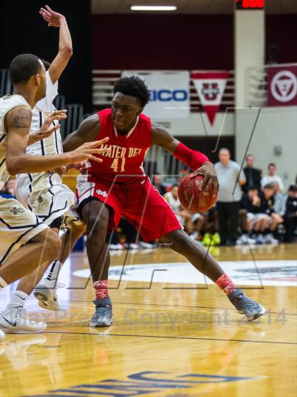 Thumbnail 1 in Mater Dei vs. Neumann-Goretti (Spalding Hoophall Classic) photogallery.