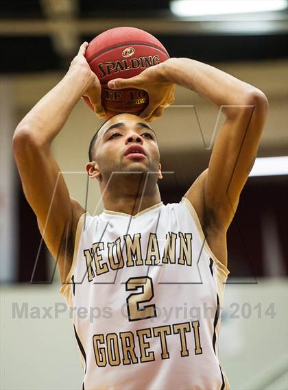 Thumbnail 2 in Mater Dei vs. Neumann-Goretti (Spalding Hoophall Classic) photogallery.