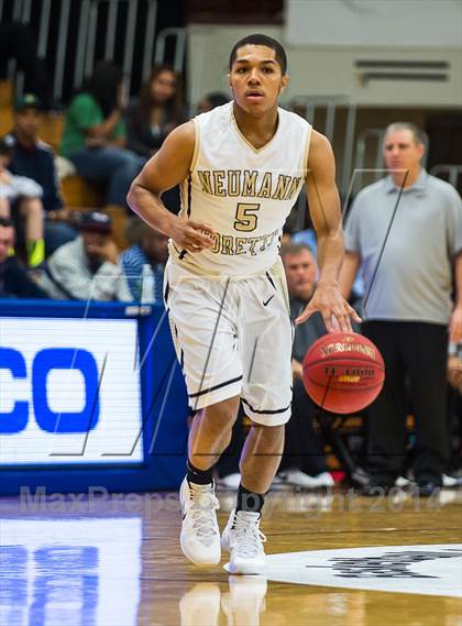 Thumbnail 1 in Mater Dei vs. Neumann-Goretti (Spalding Hoophall Classic) photogallery.