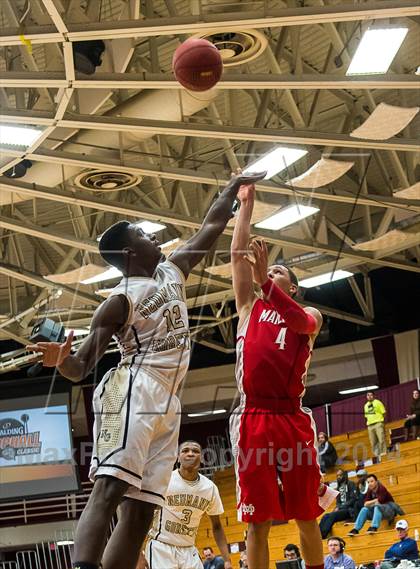 Thumbnail 1 in Mater Dei vs. Neumann-Goretti (Spalding Hoophall Classic) photogallery.