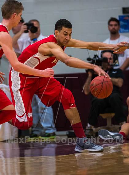 Thumbnail 3 in Mater Dei vs. Neumann-Goretti (Spalding Hoophall Classic) photogallery.
