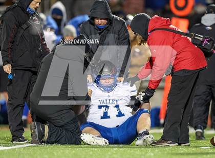 Thumbnail 2 in Grain Valley vs. Fort Osage (MSHSAA Class 5 Quarterfinal) photogallery.