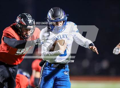 Thumbnail 2 in Grain Valley vs. Fort Osage (MSHSAA Class 5 Quarterfinal) photogallery.