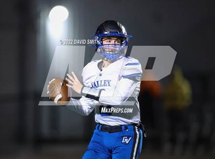 Thumbnail 3 in Grain Valley vs. Fort Osage (MSHSAA Class 5 Quarterfinal) photogallery.