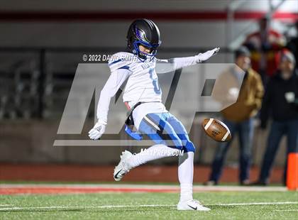 Thumbnail 2 in Grain Valley vs. Fort Osage (MSHSAA Class 5 Quarterfinal) photogallery.