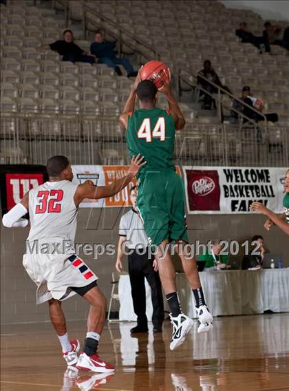 Thumbnail 3 in Naaman Forest vs. Northwest (Whataburger Tournament) photogallery.