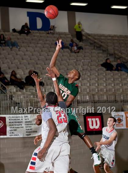 Thumbnail 2 in Naaman Forest vs. Northwest (Whataburger Tournament) photogallery.