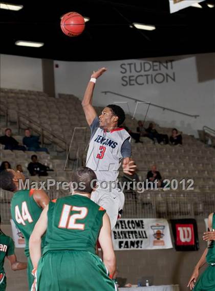 Thumbnail 2 in Naaman Forest vs. Northwest (Whataburger Tournament) photogallery.